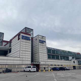 Caos al Terminal Traghetti: aggredisce i poliziotti e danneggia la Questura