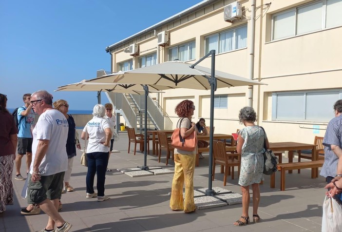 Inaugurata la nuova terrazza della Biblioteca Rosanna Benzi di Voltri Inaugurata la nuova terrazza della Biblioteca Rosanna Benzi di Voltri