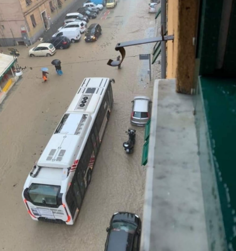 Meteo, allerta gialla per temporali dalla 18 di oggi alle 15 di domenica: le disposizioni del Centro Operativo Comunale di Genova