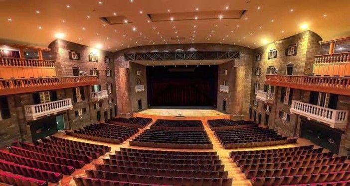 “Lo specchio segreto di Ipazia” al teatro nazionale di Genova