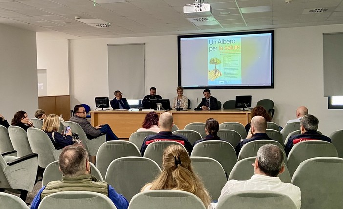 Una palma nana all'ospedale di Rapallo: così l'iniziativa "Un albero per la salute" unisce ambiente e cura Una palma nana all'ospedale di Rapallo: così l'iniziativa "Un albero per la salute" unisce ambiente e cura