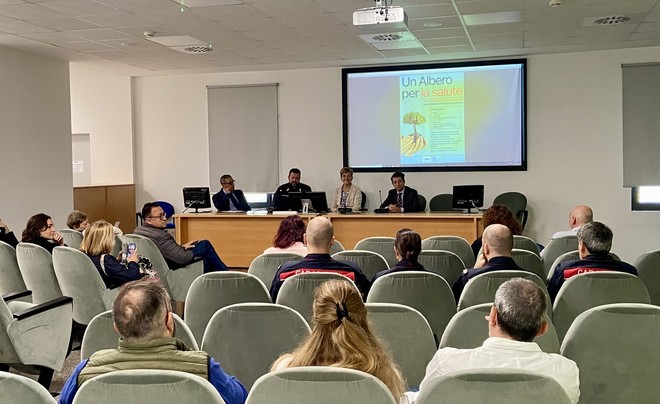 Una palma nana all'ospedale di Rapallo: così l'iniziativa "Un albero per la salute" unisce ambiente e cura