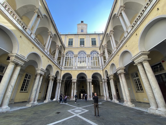 Fino al 3 ottobre in via Balbi 5 torna l'InfoPoint dedicato a chi vuole immatricolarsi all'UniGe Fino al 3 ottobre in via Balbi 5 torna l'InfoPoint dedicato a chi vuole immatricolarsi all'UniGe