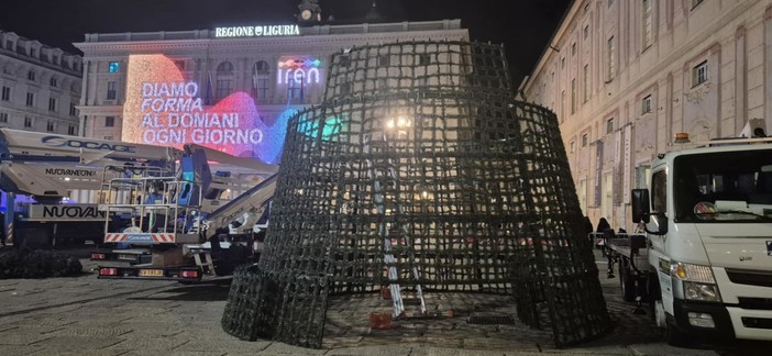 De Ferrari, quest’anno l’albero di Natale sarà… di plastica De Ferrari, quest’anno l’albero di Natale sarà… di plastica