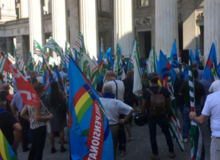 Somministrati Culmv in protesta davanti a palazzo San Giorgio a Genova: &quot;Purtroppo il confronto non si è ancora concluso positivamente&quot;
