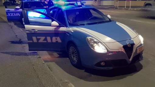 Voltri, prima la scusa della sigaretta e poi la rapina: tre minorenni accerchiano un giovane e gli strappano catenina e braccialetto d’oro, arrestati Voltri, prima la scusa della sigaretta e poi la rapina: tre minorenni accerchiano un giovane e gli strappano catenina e braccialetto d’oro, arrestati