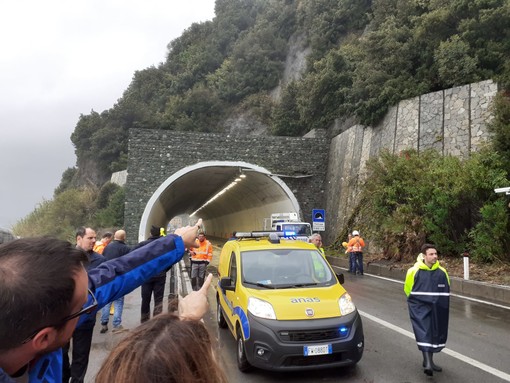 Galleria a rischio crollo, Vesima rimane isolata