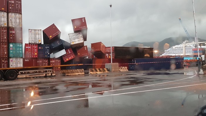 Allerta rossa, mareggiate e vento forte a Genova: cosa c'è da sapere Allerta rossa, mareggiate e vento forte a Genova: cosa c'è da sapere