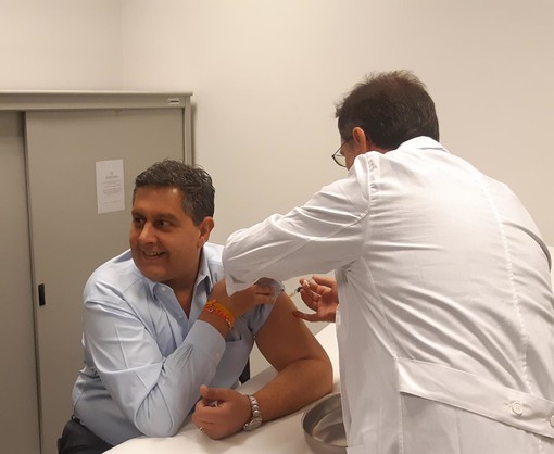 FOTONOTIZIA: vaccino antinfluenzale al presidente Toti in Regione Liguria FOTONOTIZIA: vaccino antinfluenzale al presidente Toti in Regione Liguria