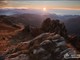 L’alba tra le montagne del Beigua protagonista del trekking fotografico invernale