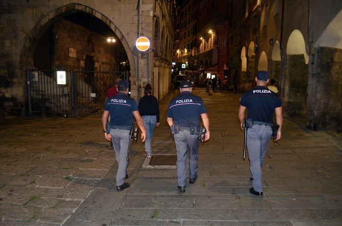 Centro storico e Darsena, controlli della polizia tra Prè, Gramsci ed ex Ghetto: 54 persone identificate Centro storico e Darsena, controlli della polizia tra Prè, Gramsci ed ex Ghetto: 54 persone identificate