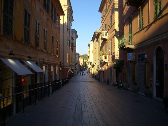 Italia Viva denuncia il preoccupante degrado della pavimentazione in via Sestri Italia Viva denuncia il preoccupante degrado della pavimentazione in via Sestri