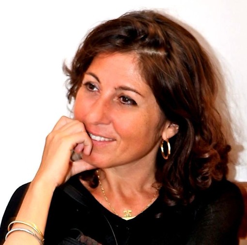 Dipendenza da serie tv, la parola alla semiologa: "Gli eroi sono gli sceneggiatori"