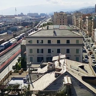 Limite a 50 km orari e tutor in lungomare Canepa, divampano le polemiche. Ma il Comune smentisce: “Le multe non sono aumentate”
