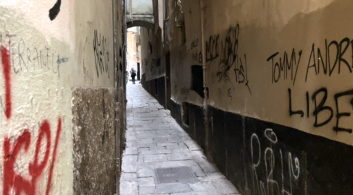 Controlli straordinari nel centro storico di Genova: oltre 80 persone identificate