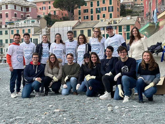 ‘Clean Up’ a Vernazzola, e la spiaggia ritorna in pieno decoro