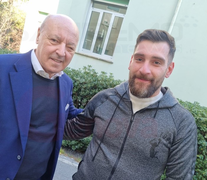 Sorpresa al Gaslini, il dg dell'Inter Beppe Marotta visita il piccolo Ryan. "Ti aspettiamo a San Siro"