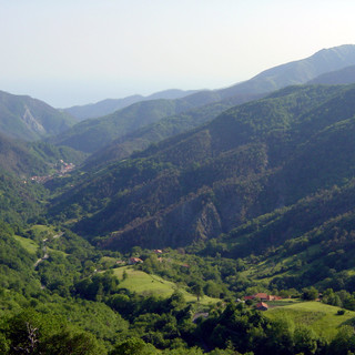 Val Varenna, sono in corso i lavori di estrema urgenza per la messa in sicurezza della strada Val Varenna, sono in corso i lavori di estrema urgenza per la messa in sicurezza della strada