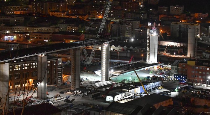 Ferme le lavorazioni in quota del cantiere per il nuovo ponte sul Polcevera a causa del vento forte Ferme le lavorazioni in quota del cantiere per il nuovo ponte sul Polcevera a causa del vento forte