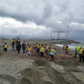 'Puliamo il Mondo': a Varazze l'iniziativa con i bambini delle elementari