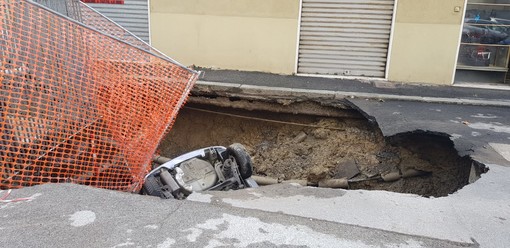 Via Berno: quelle voragini per strada e nella comunicazione tra Municipio e Comune