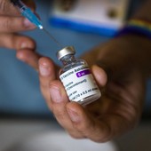 Influenza A, primo caso a Genova, Bassetti: “Da lunedì via ai vaccini per tutti gratis, i liguri colgano l’occasione”