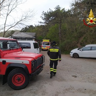 Intervento dei Vigili del fuoco sul tracciato sterrato che collega il Righi con la baita Diamante: soccorso un ciclista Intervento dei Vigili del fuoco sul tracciato sterrato che collega il Righi con la baita Diamante: soccorso un ciclista