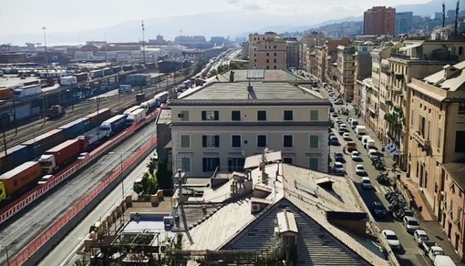 Limite a 50 km orari e tutor in lungomare Canepa, divampano le polemiche. Ma il Comune smentisce: “Le multe non sono aumentate”