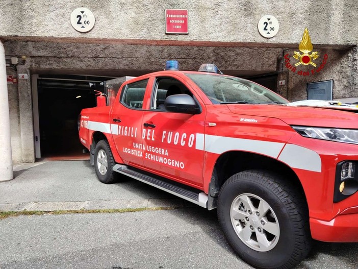 Rapallo, incendio in un appartamento in via Betti. Intervento dei vigili del fuoco