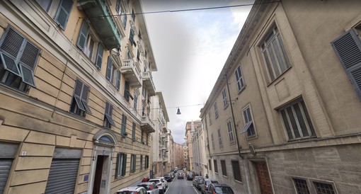 Uno specchio in via Farini a Sampierdarena per evitare incidenti stradali. A chiederlo la gente della zona Uno specchio in via Farini a Sampierdarena per evitare incidenti stradali. A chiederlo la gente della zona