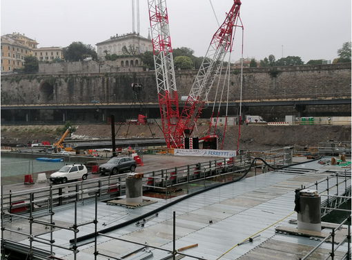 Waterfront di Levante, la pioggia non ferma il varo del ponte Nord