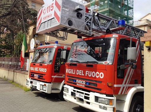 Camion rimane incastrato a Scarpino, intervengono i vigili del fuoco