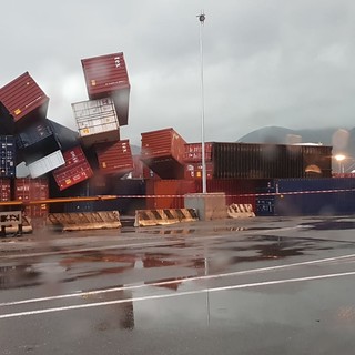 Allerta rossa, mareggiate e vento forte a Genova: cosa c'è da sapere
