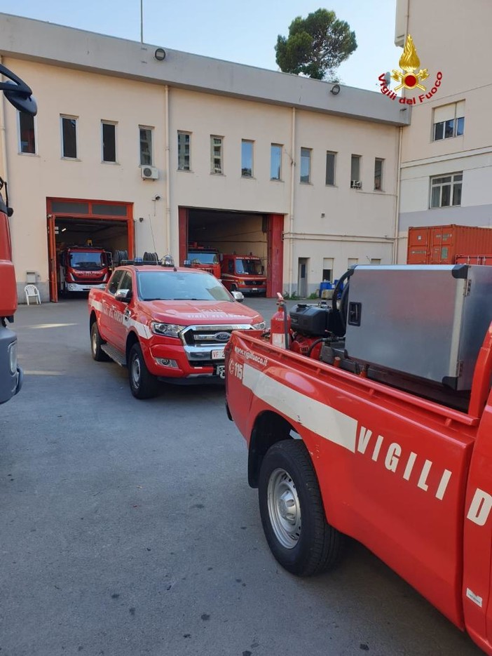 Anche i vigili del fuoco di Genova chiamati a partecipare alle operazioni di spegnimento degli incendi boschivi in Calabria