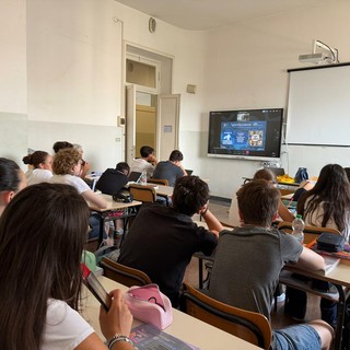 Verso il 2 giugno, 2.000 studenti liguri a lezione di Costituzione: "Riscopriamo le madri della patria" Verso il 2 giugno, 2.000 studenti liguri a lezione di Costituzione: "Riscopriamo le madri della patria"