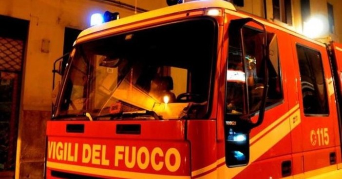 Quezzi, fuga di gas in via Piero Pinetti nella notte: lungo intervento dei Vigili del fuoco