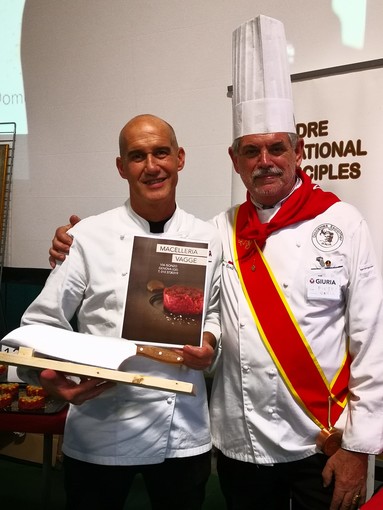 Anche un genovese tra i premiati al Campionato Italiano di Battuta al Coltello Anche un genovese tra i premiati al Campionato Italiano di Battuta al Coltello