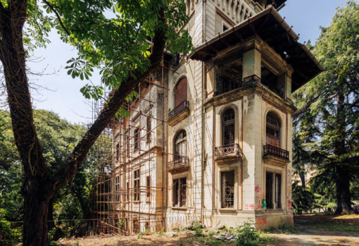 Castelletto, cantiere infinito per il nuovo asilo nido a Villa Gruber: scontro in Consiglio comunale
