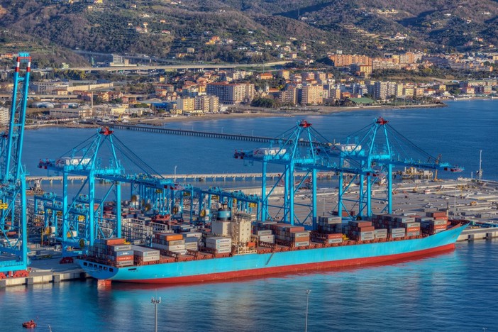 APM Terminals Vado Ligure, prorogata al 23 marzo la scadenza del bando per il corso gratuito di specializzazione per gruista di banchina