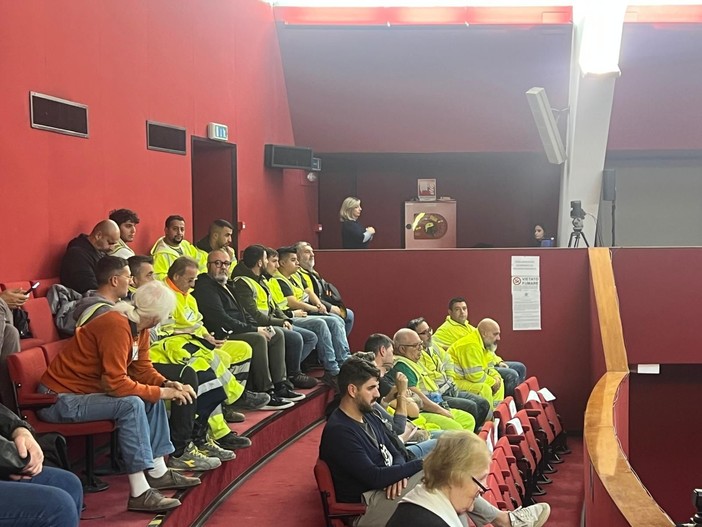 Sciopero dei lavoratori ai cantieri della metro, la sindaca Salis: "Il Comune subentrerà per pagare gli stipendi"