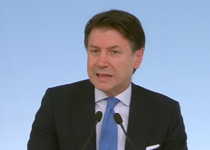 Emergenza Coronavirus: tutta Italia in 'zona rossa': Conte "#iostoacasa", scuole chiuse fino al 3 aprile Emergenza Coronavirus: tutta Italia in 'zona rossa': Conte "#iostoacasa", scuole chiuse fino al 3 aprile