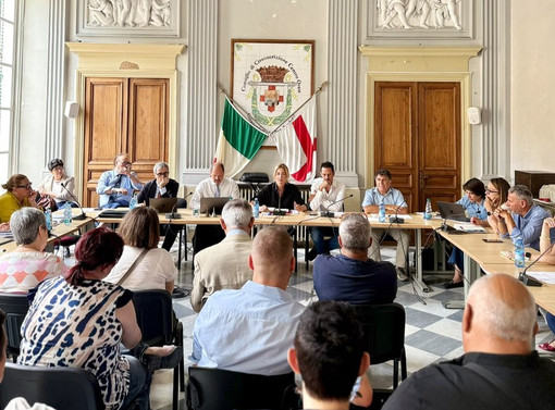Giunta itinerante nel Centro-Ovest, 300 mila euro al Municipio: “Il decentramento si fa con risorse concrete” Giunta itinerante nel Centro-Ovest, 300 mila euro al Municipio: “Il decentramento si fa con risorse concrete”