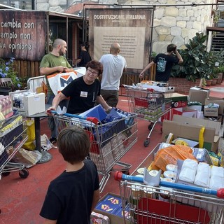 Chiedevano quaranta tonnellate di aiuti, ne sono arrivate duecentosessanta: lo straordinario e commovente cuore di Genova per aiutare Gaza