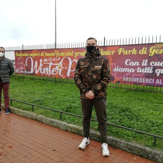 "Col cuore siamo tutti qui, arrivederci al 2021": il Winter Park di Genova saluta la città con uno striscione in piazzale Kennedy