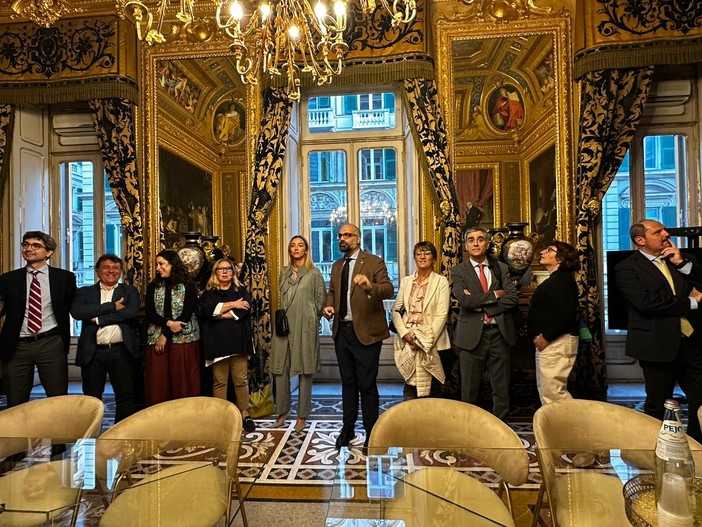 La sindaca Salis e la sua Giunta in tour per i palazzi dei Rolli: "A Genova non finiamo mai di stupirci" La sindaca Salis e la sua Giunta in tour per i palazzi dei Rolli: "A Genova non finiamo mai di stupirci"