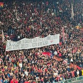 "Non possiamo rimanere indifferenti": la tifoseria del Genoa manifesta contro il genocidio a Gaza