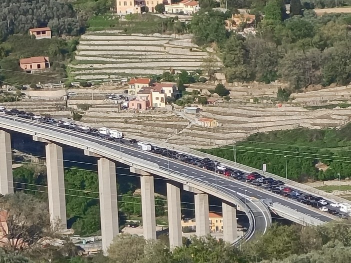 La A10 bloccata all'altezza di Finale Ligure