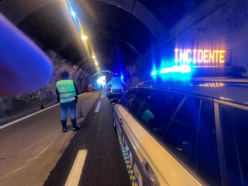 Tragico schianto in autostrada: muore motociclista di ventisei anni