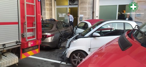 Carambola di auto in via Bologna, strada chiusa al traffico