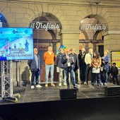 "Fermiamo il massacro": la fiaccolata della Uil Liguria in piazza Colombo per la Palestina "Fermiamo il massacro": la fiaccolata della Uil Liguria in piazza Colombo per la Palestina